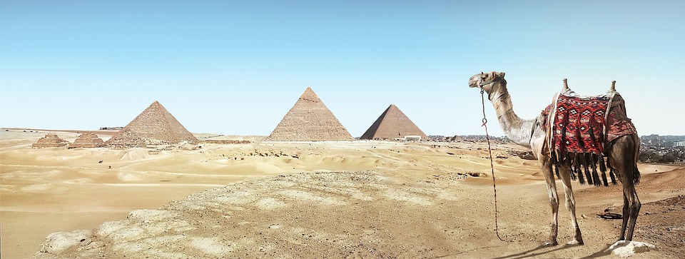 pyramidy v poušti