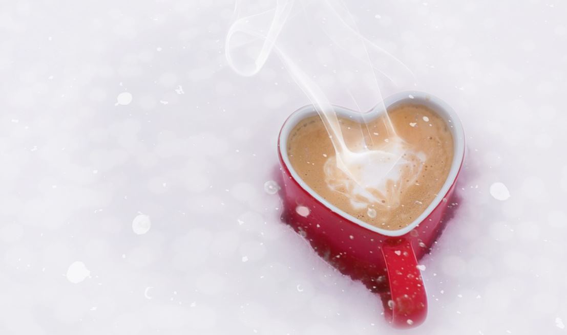 káva ve sněhu